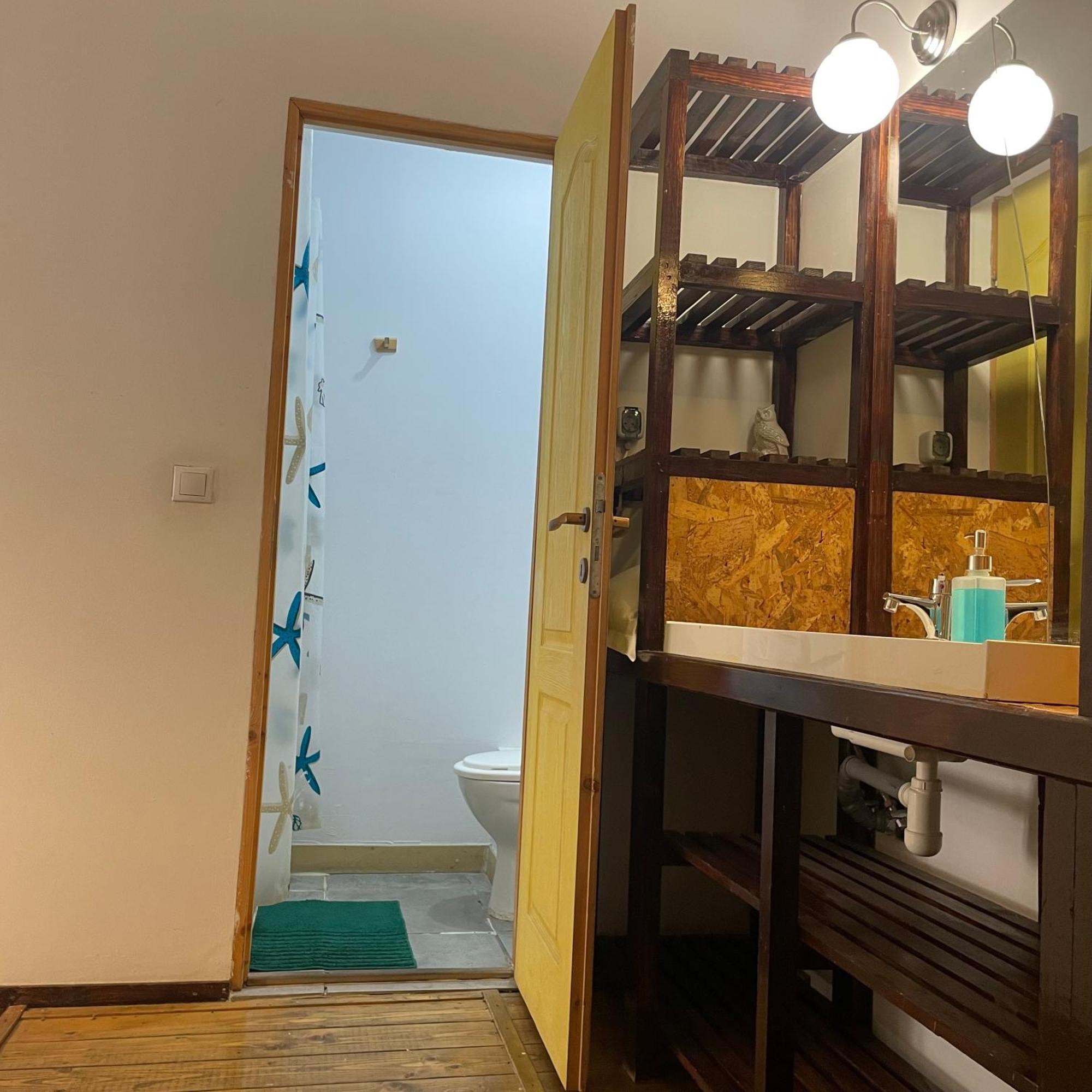 Victoria Poshtel Bucharest Hostel Exterior photo