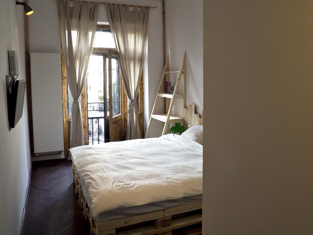 Victoria Poshtel Bucharest Hostel Room photo