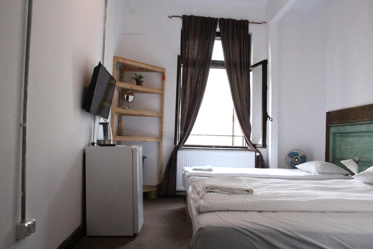 Victoria Poshtel Bucharest Hostel Exterior photo