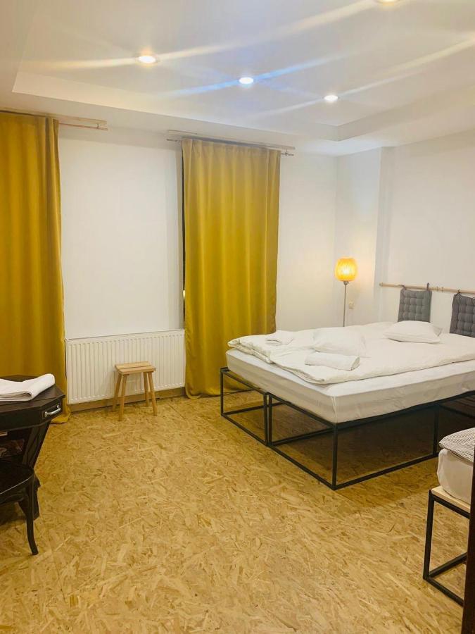 Victoria Poshtel Bucharest Hostel Exterior photo